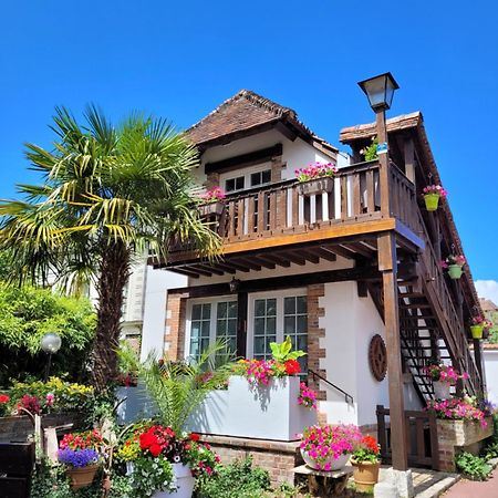 Gite Le Balcon Flaubert Forges-les-Eaux Buitenkant foto
